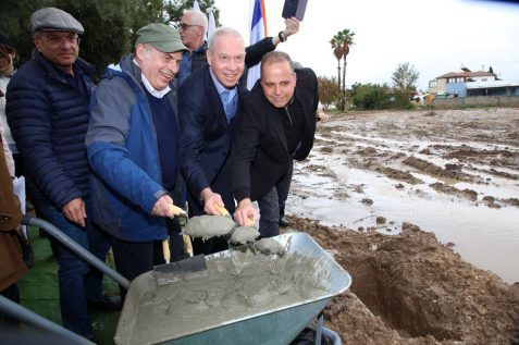שר הבינוי והשיכון יואב גלנט, יו"ר הסוכנות היהודית נתן שרנסקי וראש עיריית אשקלון בפועל, תומר גלאם // צילום: ששון תירם