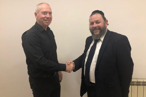 שר הבינוי והשיכון וראש עיריית מודיעין עילית // באדיבות משרד הבינוי והשיכון