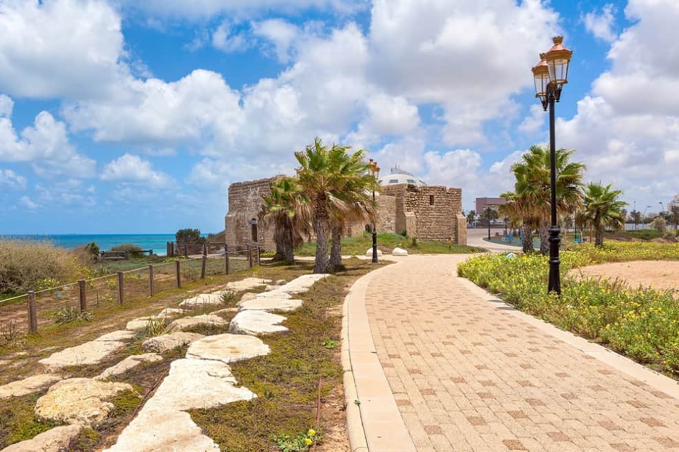 אשקלון: רצועת חוף הים משנה ייעוד לעירוב שימושים // depositphotos