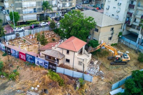 הריסת בניינים ברחוב טלר ברחובות // צילום: יובל אסף