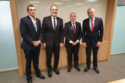 כחלון, נשיא ושר האוצר השוויצרי, שר הכלכלה השוויצרי, ומשמאל שי באב"ד // דוברות האוצר