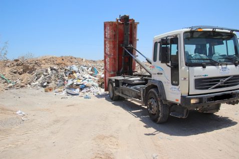 פעילות השלכת פסולת לא חוקית בשטח מועצה אזורית דרום השרון // צילום: המשרד להגנת הסביבה