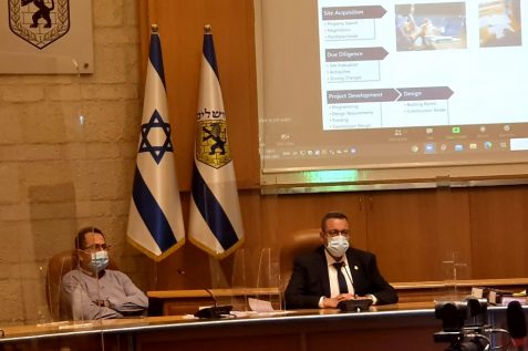 ראש העיר, משה ליאון בישיבת הוועדה המקומית // באדיבות דוברות העירייה