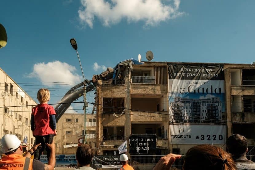 הריסת המבנים ברחוב בני דן 68-70 ותחילת עבודות הבנייה על פרויקט אגדה של פרשקובסקי // צילום: Mark Tso