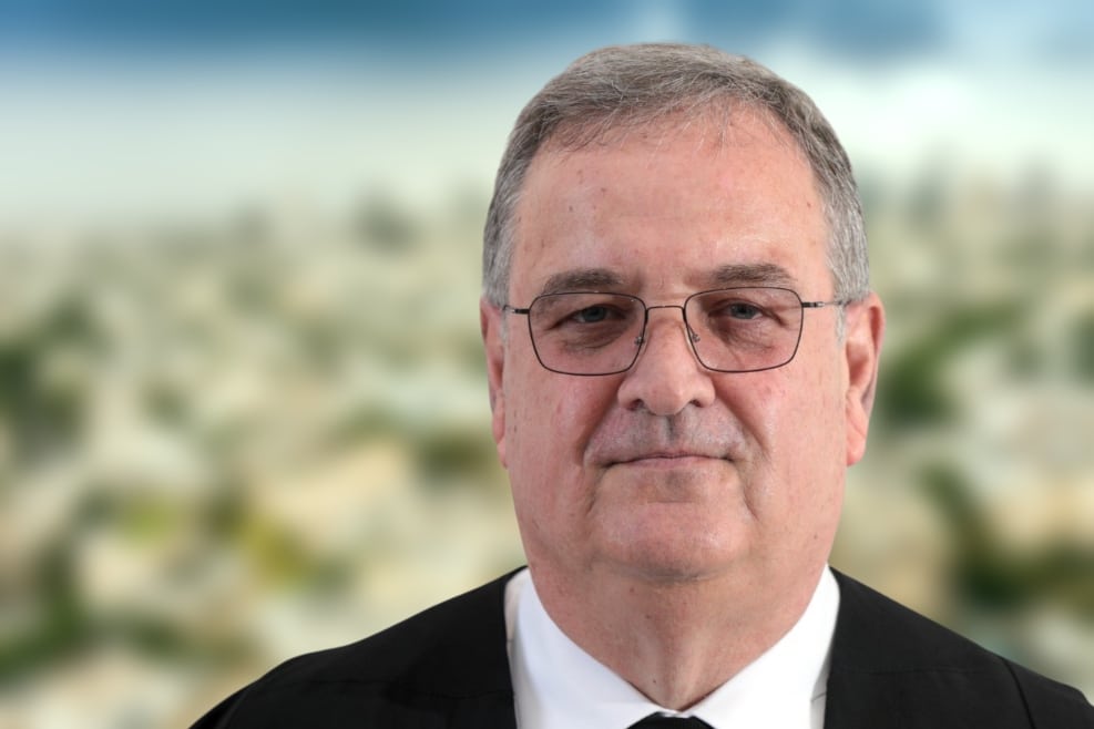 השופט יחיאל כשר // צילום: דוברות הרשות השופטת | Depositphotos