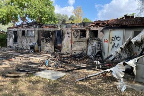 בתים ראשונים בקיבוץ בארי יוצאים להריסה // צילום: קבוצת טלאור כראדי