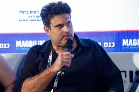 עו״ד רואי זרנצ'נסקי בכנס הנדל"ן השנתי של אתר מגדילים // צילום: דרור סיתהכל