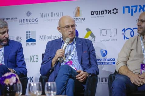יורי גמרמן בכנס הבמה המרכזית // צילום: דרור סיתהכל