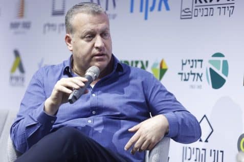 עו"ד אלעזר במברגר בכנס הבמה המרכזית // צילום: דרור סיתהכל
