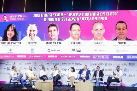 פאנל "ככה בונים התחדשות עירונית" בכנס הבמה המרכזית // צילום: דרור סיתהכל