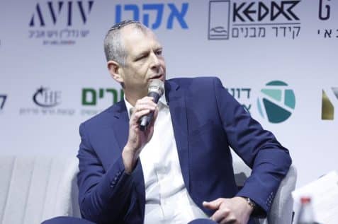 שלומי הייזלר בכנס הבמה המרכזית מגדילים // צילום: דרור סיתהכל