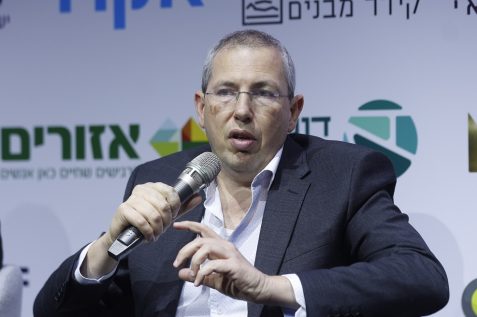 שי אהרונוביץ בכנס הבמה המרכזית מגדילים // צילום: דרור סיתהכל