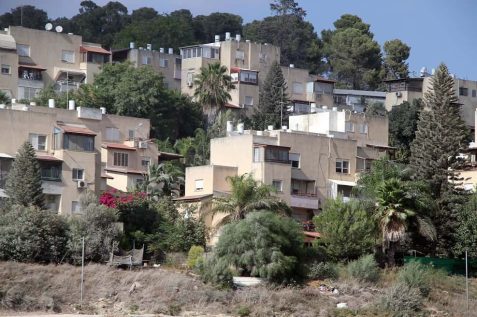 בניינים בפאתי מגדל העמק // בארי אורן