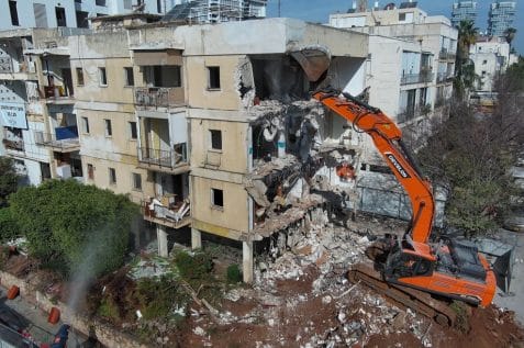 הריסה ברחוב זכרון יעקב 15 בתל אביב// צילום: גל פליבה
