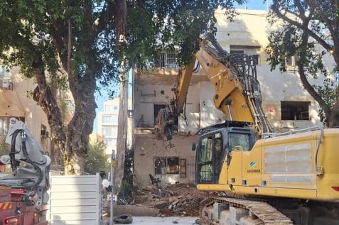 הריסת בניין ברחוב דיזינגוף תל אביב // צילום: זהר לידובסקי