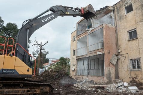 הריסת מבנה ישן, בורדצקי 29 תל אביב // צילום: שי אשכנזי
