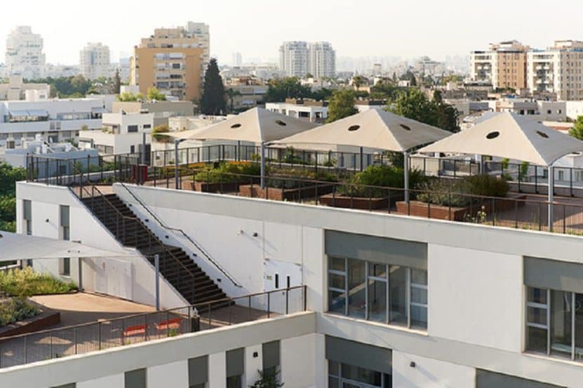 בית הספר שמיר בשכונת תל ברוך בתל אביב // צילום: לקנר אדריכלים