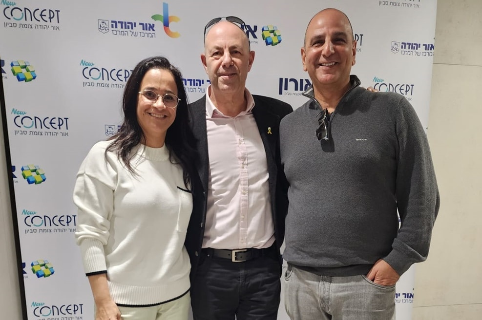 מימין: גיל גבריאל, מריו קופל וראשת העיר ליאת שוחט // צילום: ימית קרקוקלי