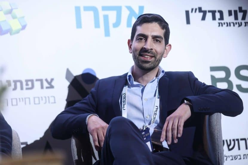 יונתן אזר // צילום: דרור סיתהכל