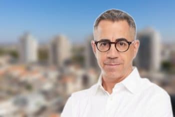 אלון גרוס // צילום: עופר חג'יוב | Depositphotos