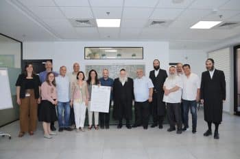 חתימה על הסכם מסגרת להתחדשות עירונית באור יהודה // צילום: דמיטרי סמבורסקי