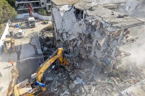 הריסת המבנים ברמת גן // צילום: אורי חבושי