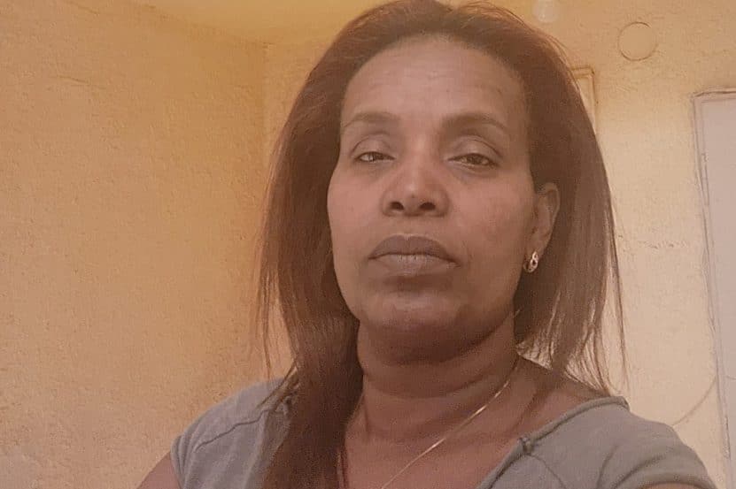 איילה סטרילצ'יק בדירתה // צילום: אוסף פרטי