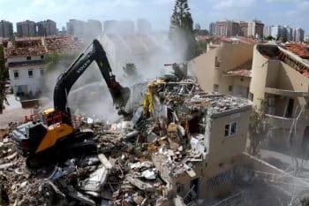 הפגיעה בראשון לציון מירי טילים // צילום: דוברות עיריית ראשון לציון