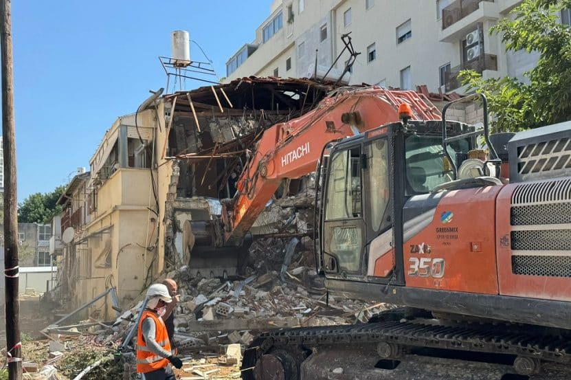 טקס הריסה בגבעתיים // צילום: חברת מותג עירוני
