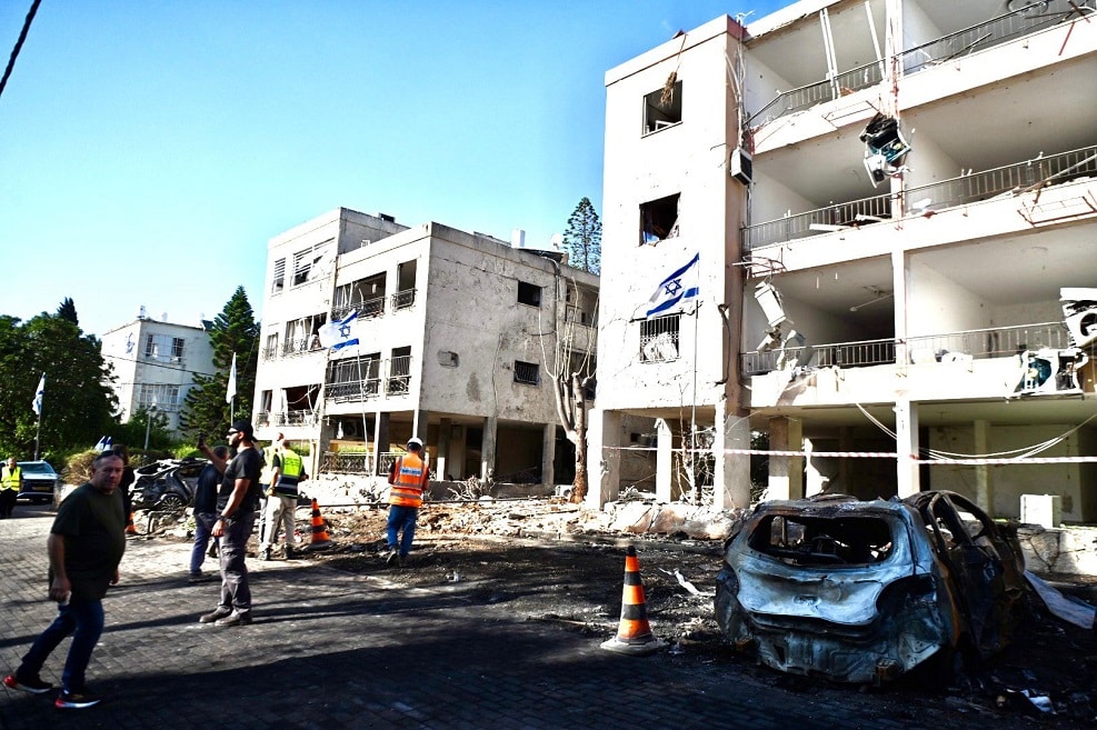 פגיעת טילים בבנייני ישנים בעיר חיפה // צילום: דוברות עיריית חיפה