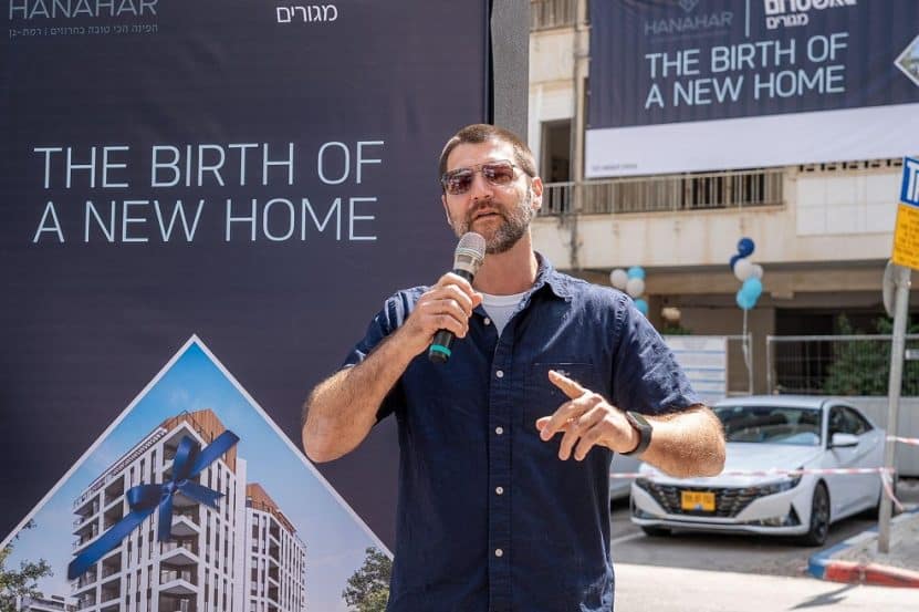 עומר גוגנהיים באירוע הריסה בשכונת החרוזים ברמת גן // צילום: ינאי אלפסי