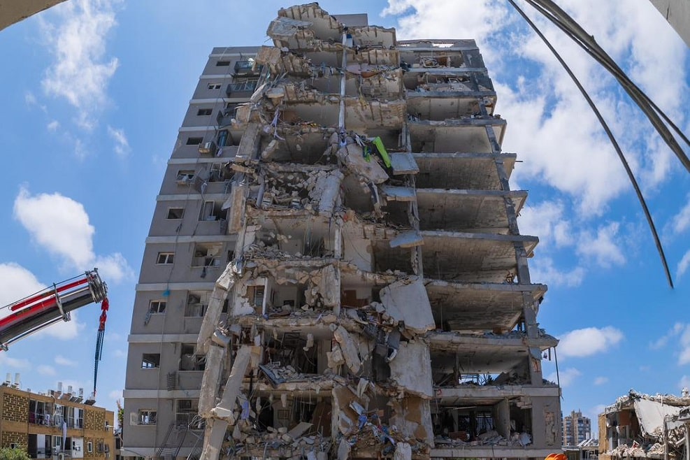 פגיעת טילים בבת ים // צילום: דוברות עיריית בת ים