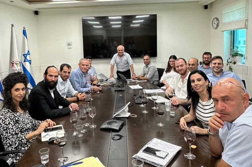 ישיבת הסכמי הגג // צילום: באדיבות דוברות משרד הבינוי והשיכון