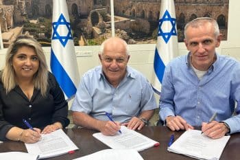 חתימה על הסכמי הגג // צילום: באדיבות דוברות רמ"י
