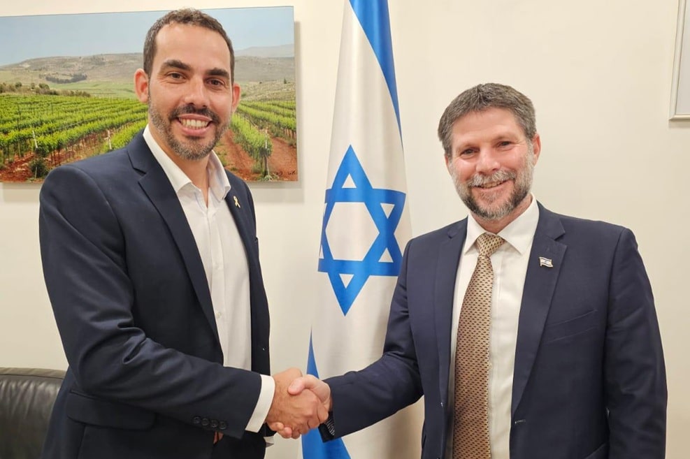 מימין: השר בצלאל סמוטריץ' ויוגב גרדוס // צילום: באדיבות משרד האוצר