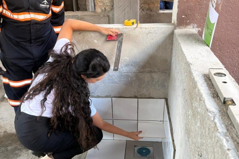 נטלי שמעון ויינשטיין בסרי לנקה // צילום: התאחדות קבלני השיפוצים