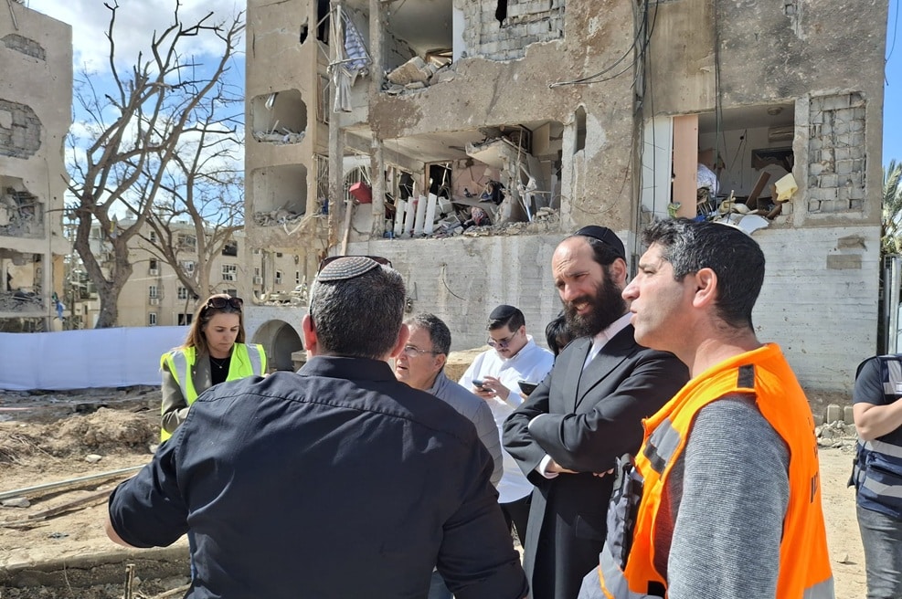 סיור מנכ"ל ובכירי המשרד השבוע באתרי נפילות בדימונה וערד // צילום: דוברות המשרד