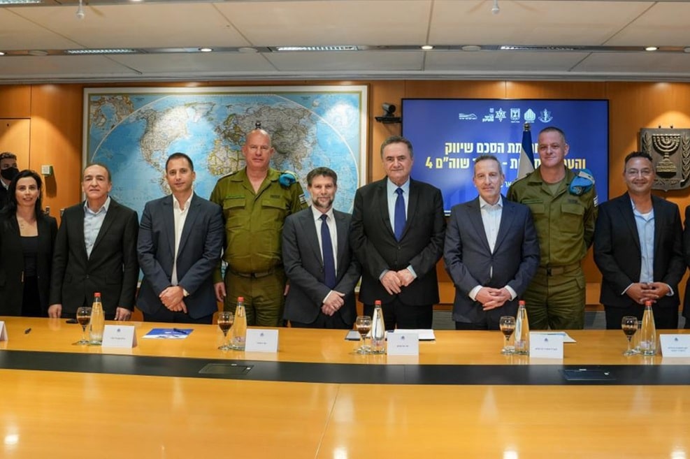 חתימת הסכם שוה"ם // צילום: אלעד מלכה, משרד הביטחון.
