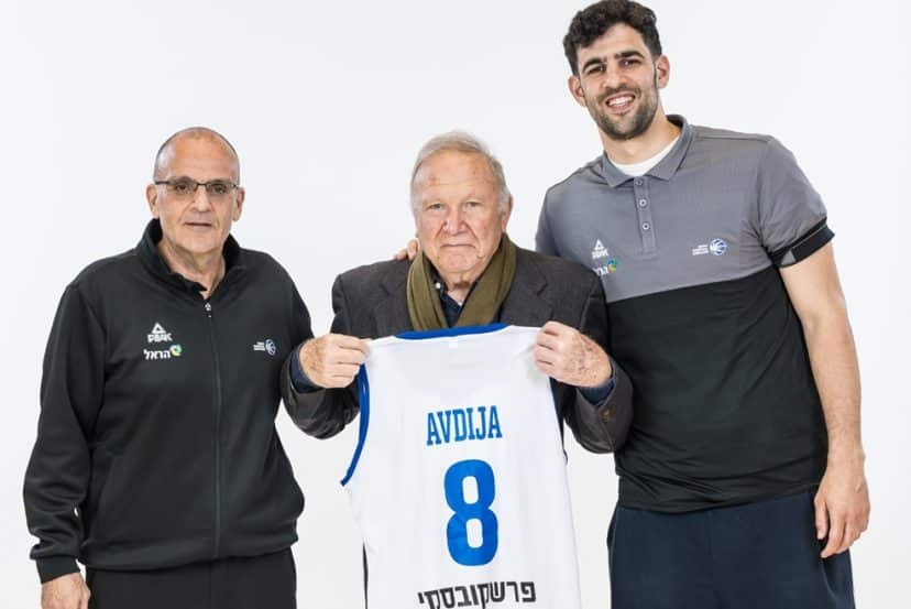 תומר גינת, ארנון פרשקובסקי ואריאל בית הלחמי // צילום: איגוד הכדורסל
