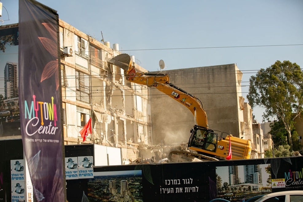אירוע הריסת בניין ז'בוטינסקי ובן גוריון קריית מלאכי // צילום: פיני חדד
