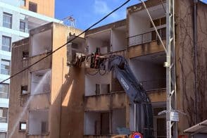 הריסת בניין מעלות 5 רעננה // צילום: יח"צ קידר