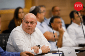 יוסי נבעה - ראש העיר טבריה בדיון בכנסת // צילום: נועם מושקוביץ דוברות הכנסת