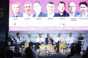 פאנל "הפסיכולוגיה של התושבים" // צילום: דרור סיתהכל