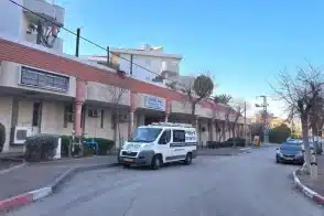 אילוסטרציה. בניין פל קל בגדרה שמיועד להתחדשות עירונית // צילום: יותם שריד