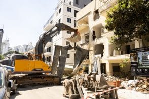 הריסה סוטין 4 תל אביב: // צילום: גל פליבה