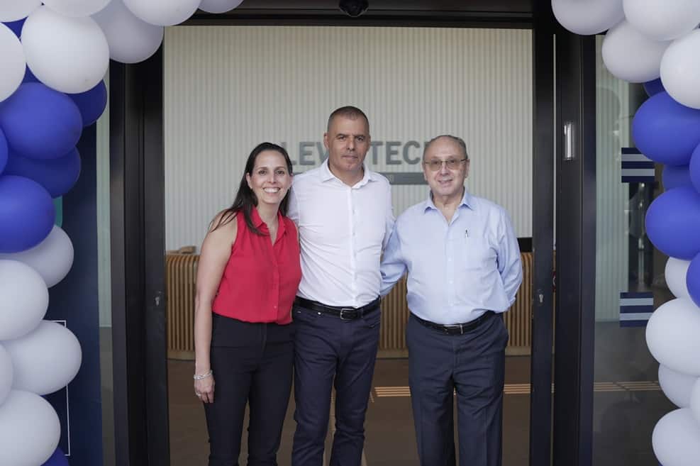 מימין: שאולי לוטן, רפי סער, חן גור לוטן // צילום: סקייפרו