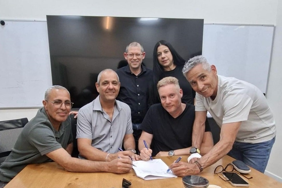 חתימה על הסכם תנופורט עיריית חדרה צילום // דוברות עיריית חדרה