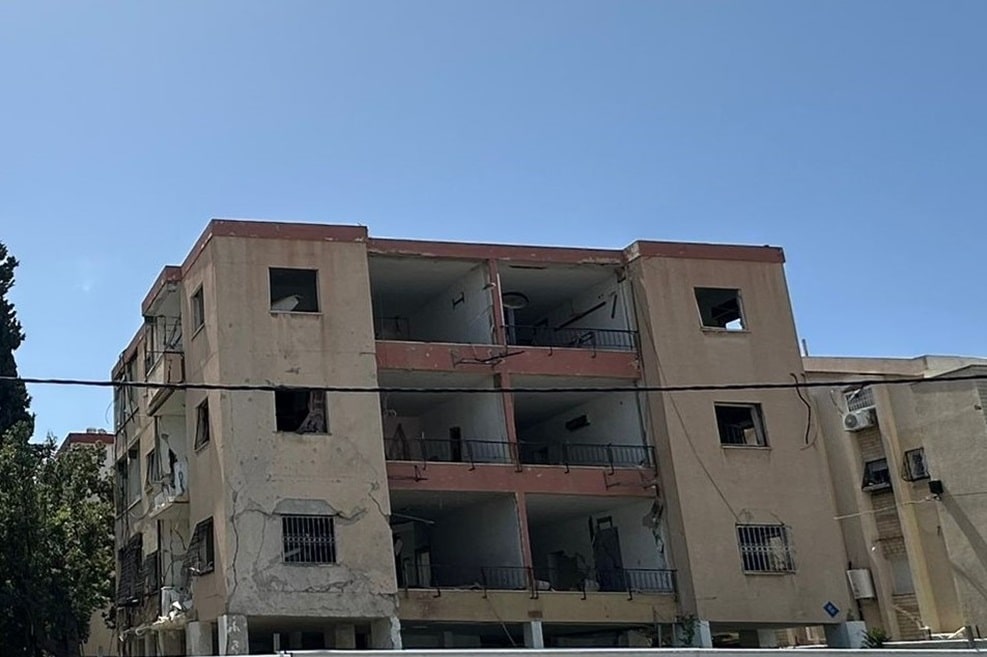 בניין שנפגע מטיל איראני הגליל חיפה // צילום: באדיבות חברת רה ניו
