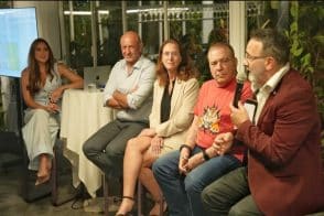 מימין: אילן שרקון, פלי פלד, דניאלה פז, יגאל סלוביק ואסתי שיוביץ // צילום: יח"צ