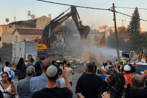 הריסת מתחם האלון יבנה // צילום: אורון נדל"ן